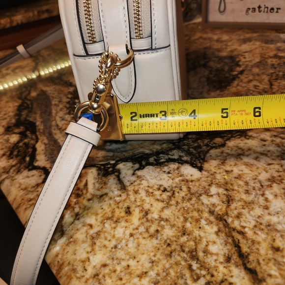 Super Pretty Puffy Linear Quilted Cream Leather Jes COACH Crossbody!! - Picture 9 of 16